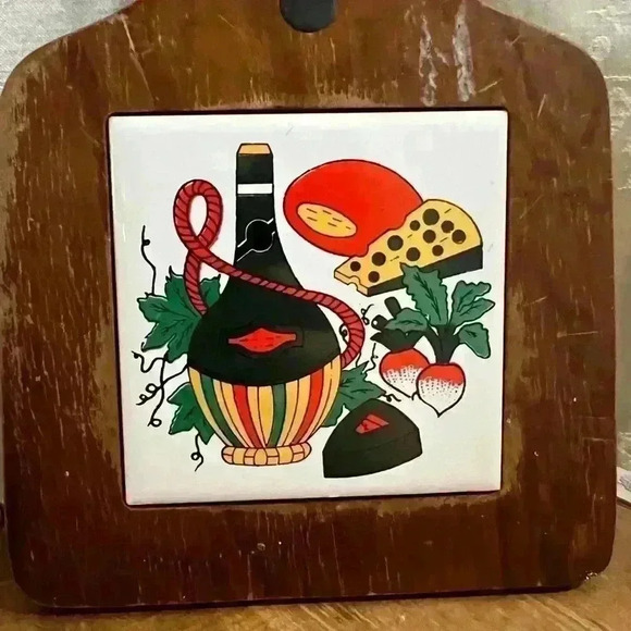 Vintage  Wooden Cheese Cutting Board With Colorful Tile Chianti Bottle Cottage - Picture 2 of 4